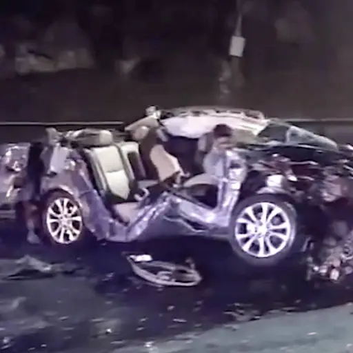 vehiculo-destrozado-ruta-pacifico ,