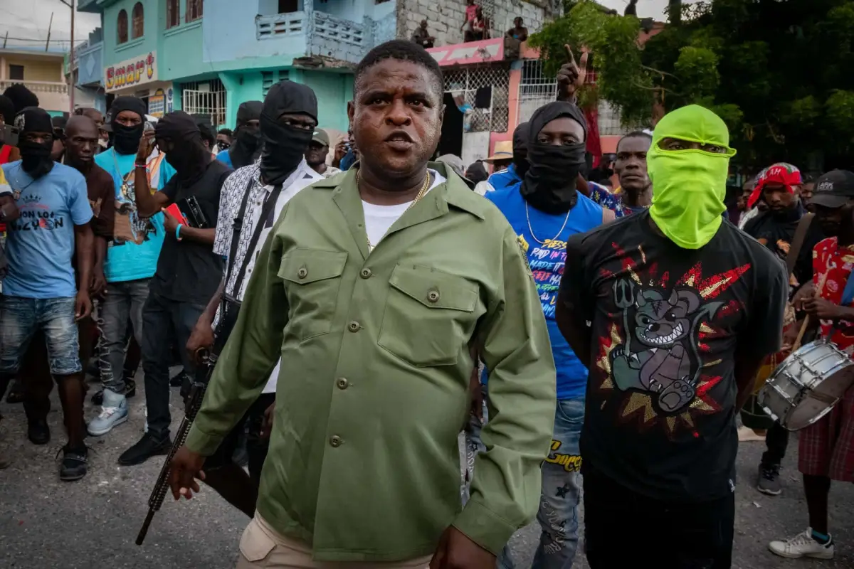 Fotografía de archivo del jefe de la poderosa banda armada haitiana G9, Jimmy Cherisier, alias Barbecue. EFE