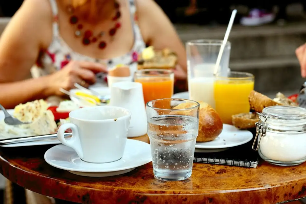 se-debe-cobrar-agua-potable-en-restaurantes.jpg, 