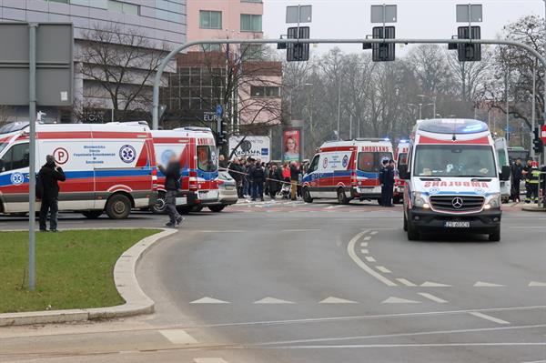 Vehículo embiste a multitud en Szczecin | 