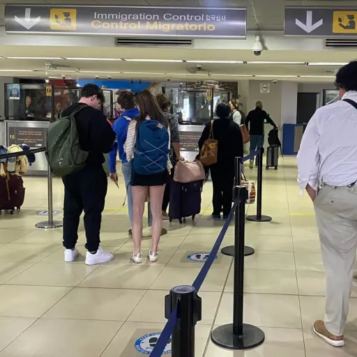Extranjeros inadmitidos en el aeropuerto ,