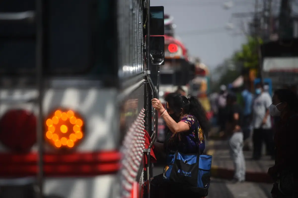 buses-transporte-semana-santa-zona-8-mixco-emisoras-unidas9.jpg, 