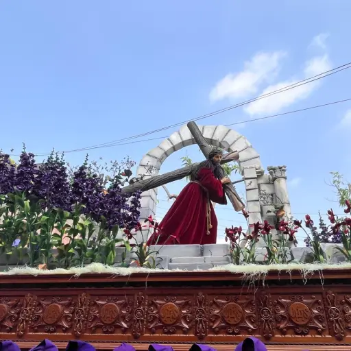 La procesión recorre distintas calles y avenidas. Foto: ArchivoEU