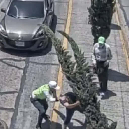 agentes-policia-municipal-boton-panico-emisoras-unidas ,