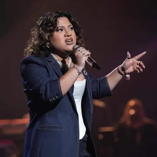 Julia Gagnon American Idol ,