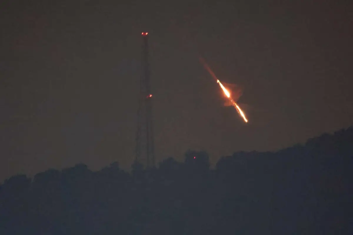 Undisclosed (-), 14/04/2024.- A view shows drones or missiles vying for targets at undisclosed locations in northern Israel, early 14 April 2024. According to the Israeli army IDF on early 14 April Iran launched missiles from its territory toward the terr