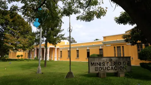 Mineduc verifica denuncias sobre un docente implicado en acoso y abuso sexual