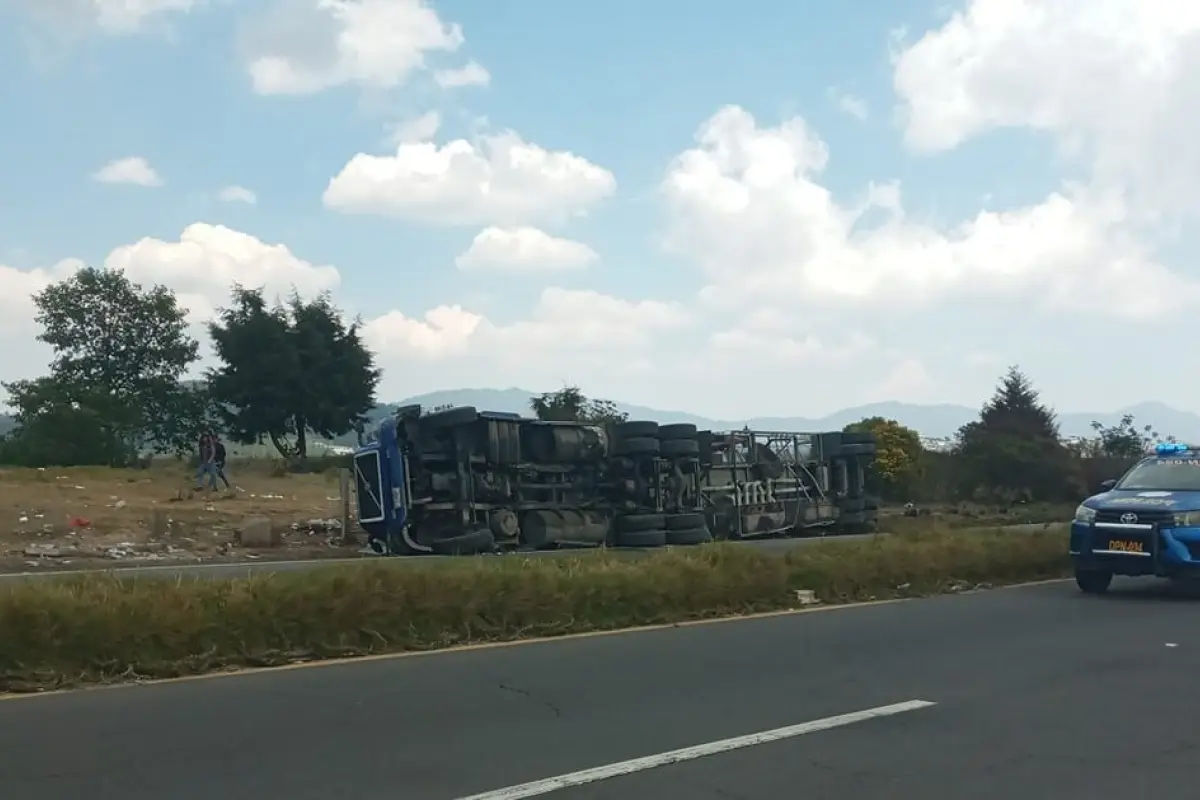 camión cisterna volcado en el kilómetro 170 de la ruta Interamericana web, 