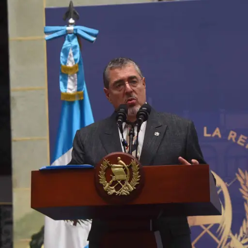 Bernardo arevalo denuncia vacunas rusas abril 2024 ,