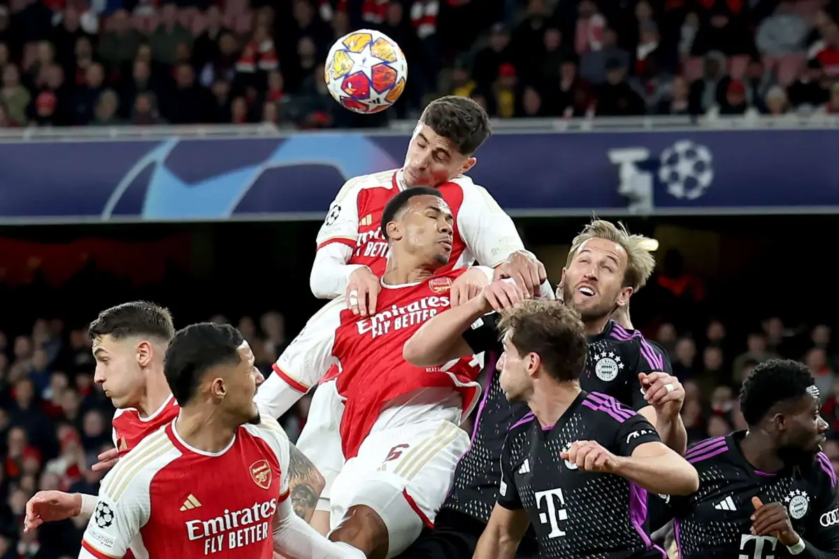 London (United Kingdom), 09/04/2024.- Kai Havertz (C top) rises above his teammate Gabriel and Harry Kane (R) of Bayern to head the ball during the UEFA Champions League quarter-finals, 1st leg soccer match between Arsenal FC and FC Bayern Munich, in Lond