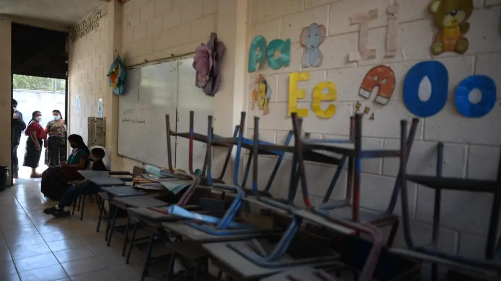 escuela-irene-sazo-en-chinautla-antes-del-regreso-a-clases-presencial-para-ciclo-escolar-en-guatemala-2022-durante-la-pandemia-covid-19-coronavirus-14.jpg ,