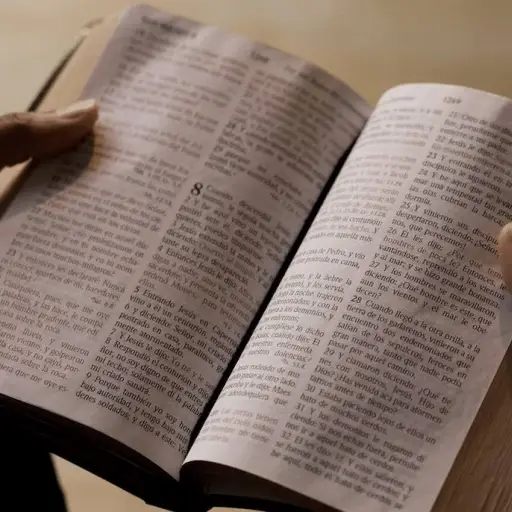 joe-biden-prohibio-la-biblia-en-estados-unidos ,