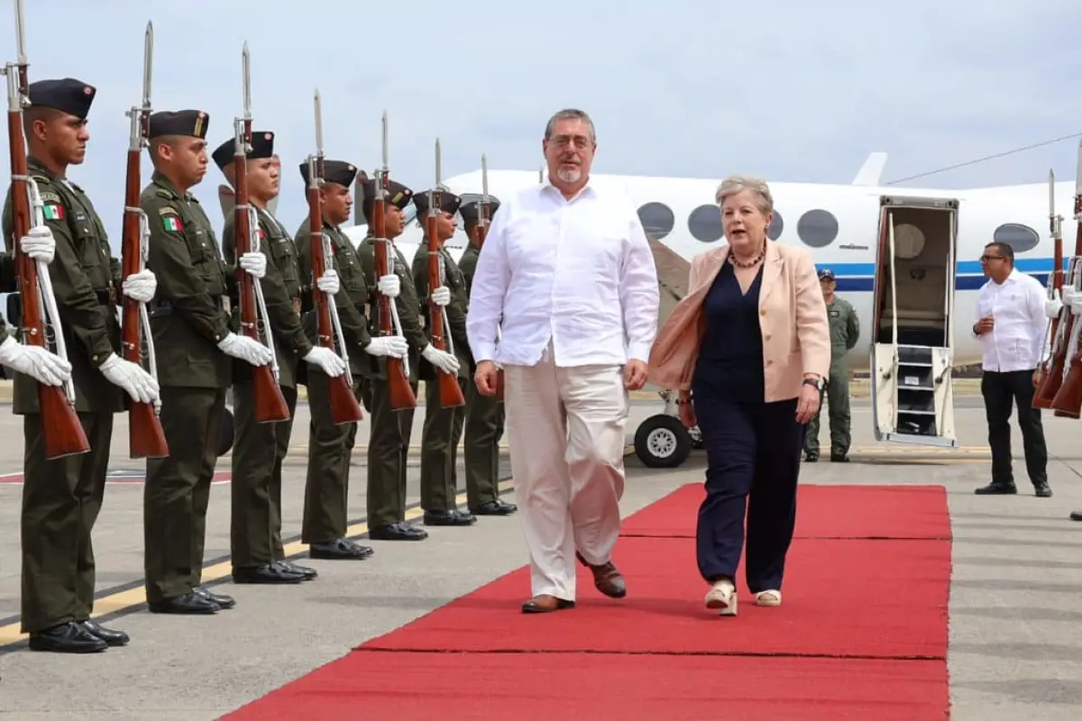 El mandatario Bernardo Arévalo se reunió con el Presidente de México, Andrés Manuel López Obrador, el 17 de mayo de 2024. Foto con fines ilustrativos: Gobierno de Guatemala.