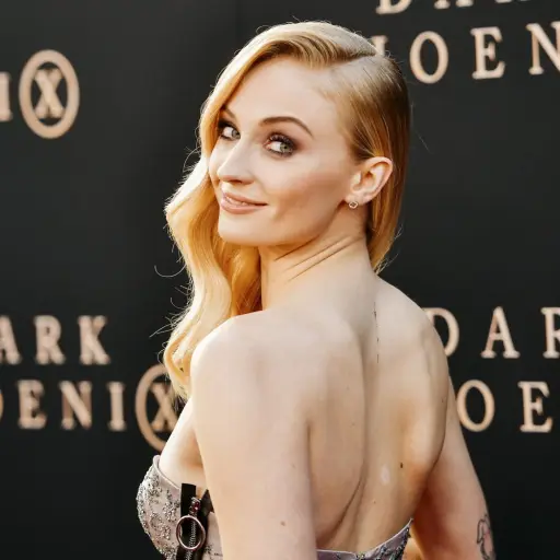 Sophie Turner ,
