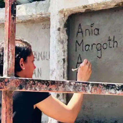 Ania Margoth ,