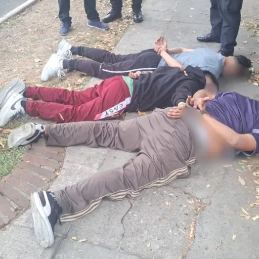 Presuntos secuestradores capturados editada con brush ,