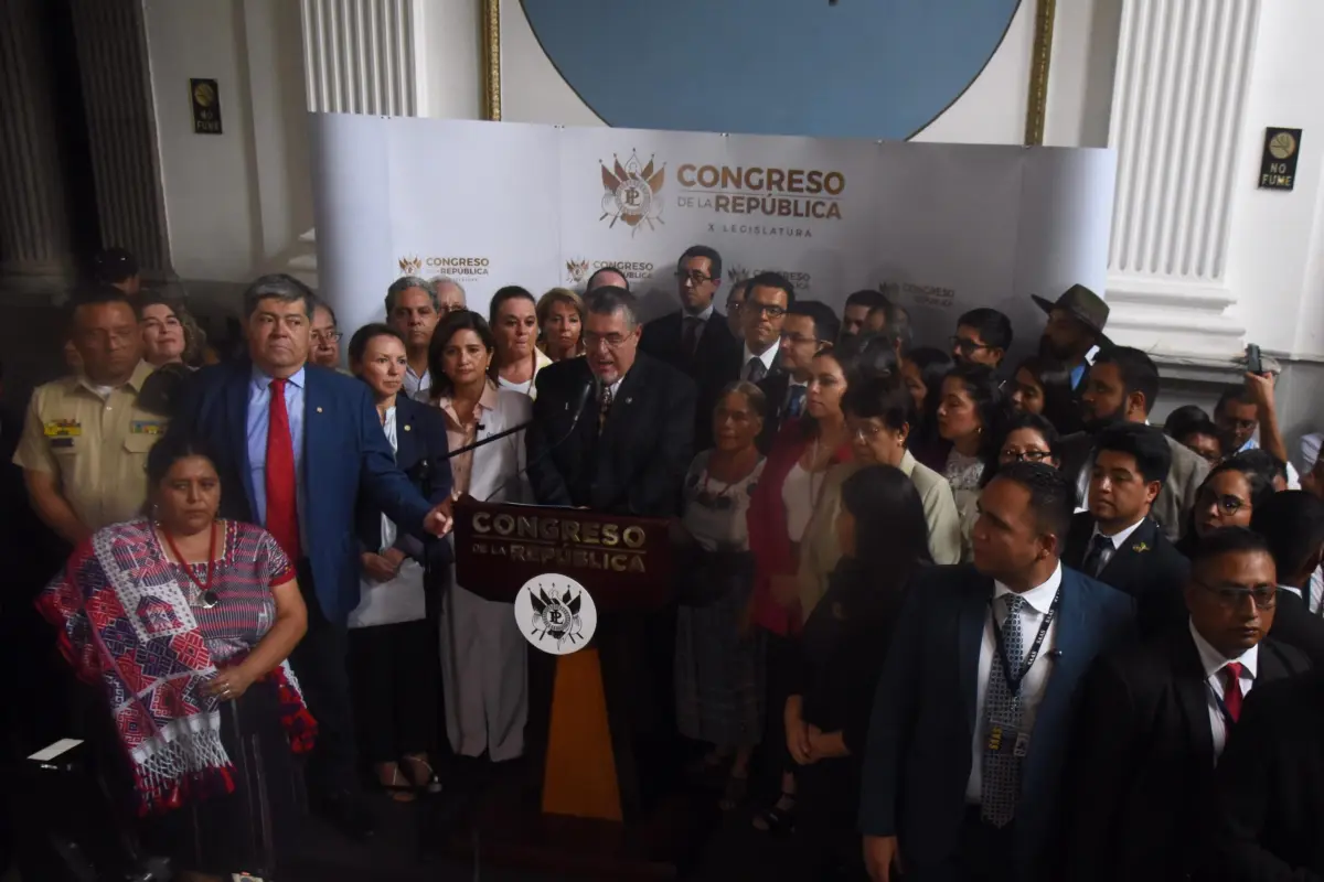 presidente-bernardo-arevalo-iniciativa-ley-mp-emisoras-unidas1-scaled-1.jpeg, 