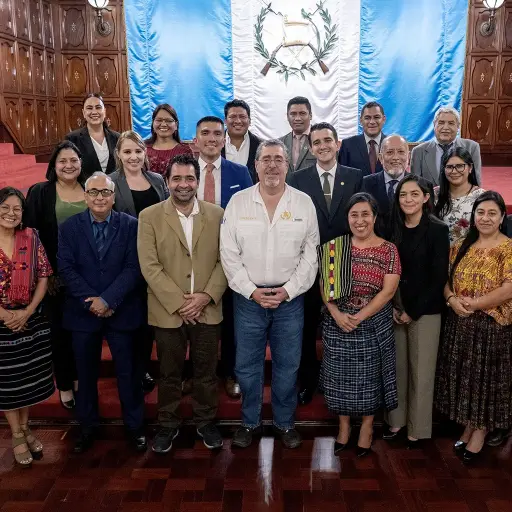 Foto del presidente con sus gobernadores y gobernadoras ,