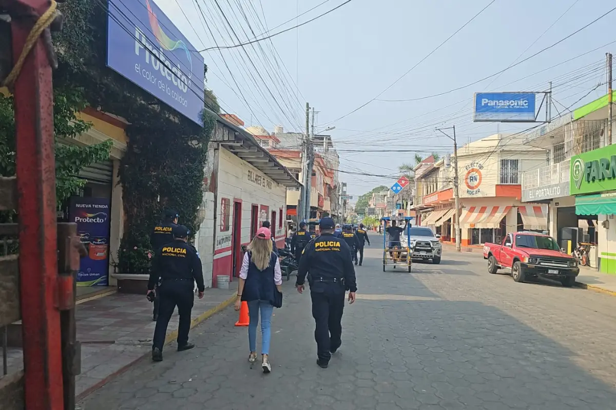 Trabajadores de la PGN en labor de búsqueda y rescate 002, 