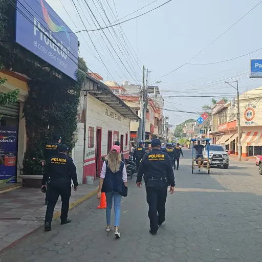 Trabajadores de la PGN en labor de búsqueda y rescate 002 ,
