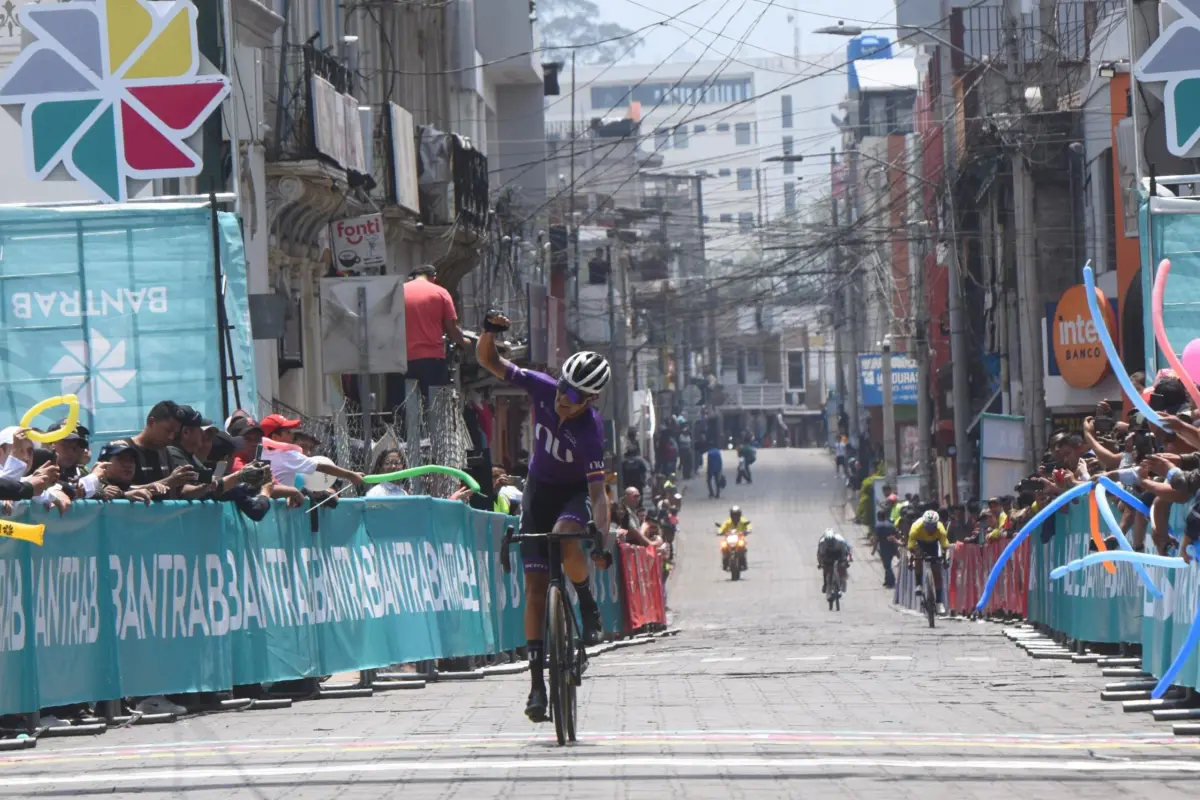 rodrigo-contreras-ganador-de-la-tercera-etapa-vuelta-bantrab-mayo-2024-scaled-2.jpeg, 