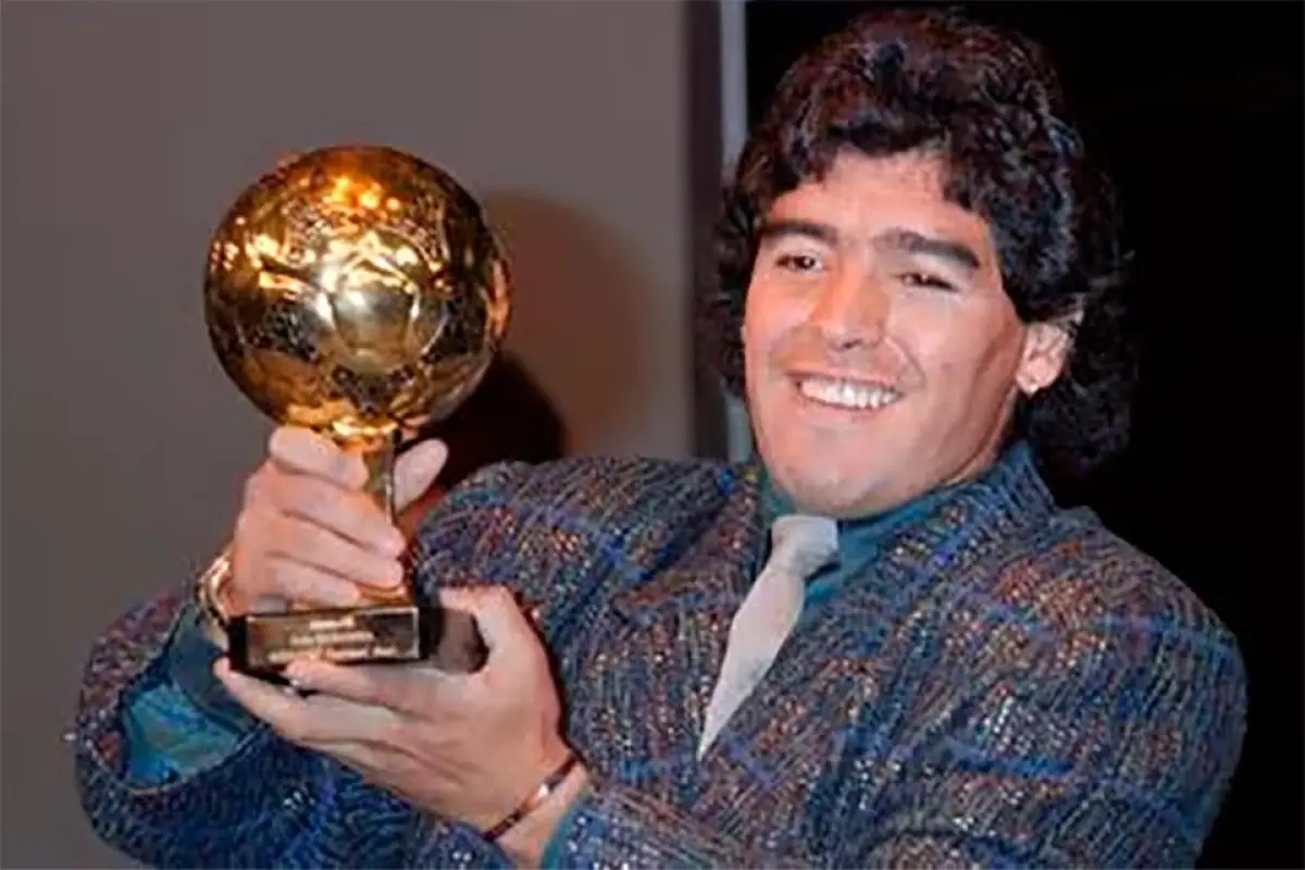 Reapareció el Balón de Oro de Maradona y será subastado, 