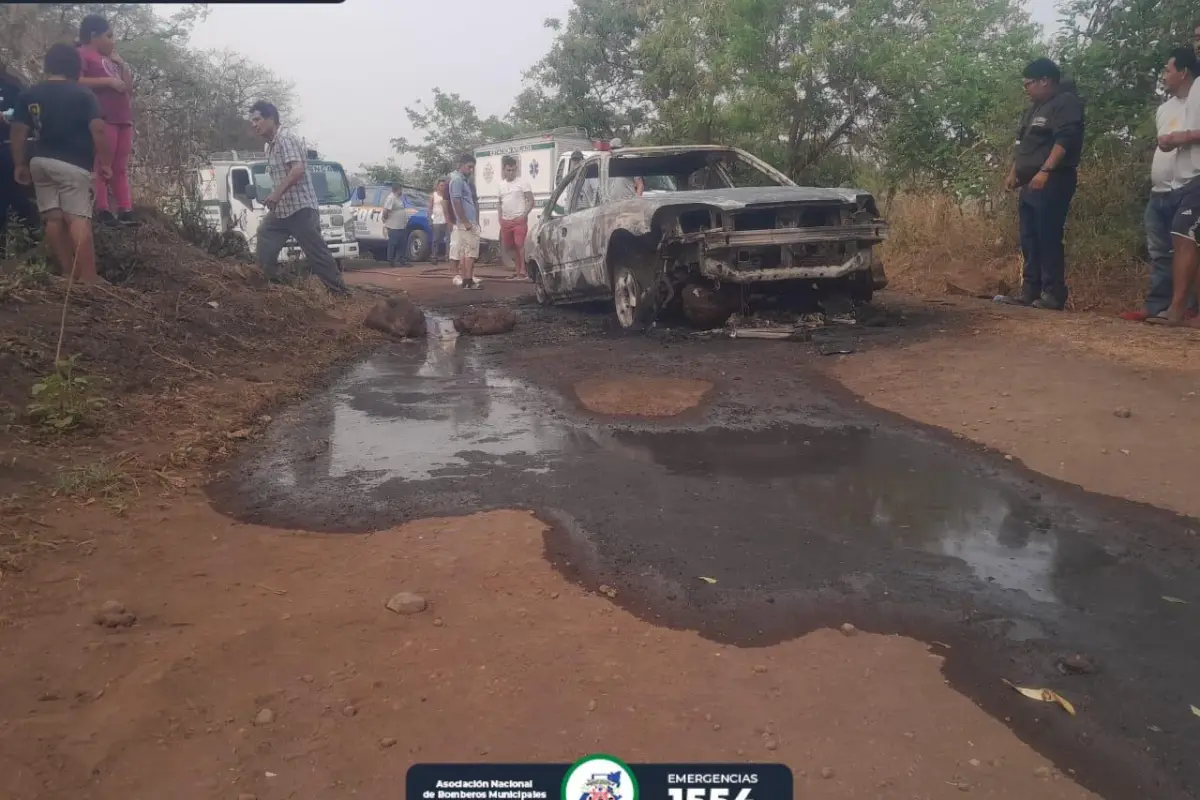 Bomberos-localizaron-dentro-de-un-vehiculo-incendiado-a-dos-personas-fallecidas-en-Agua-Blanca-Jutiapa-1.jpeg, 