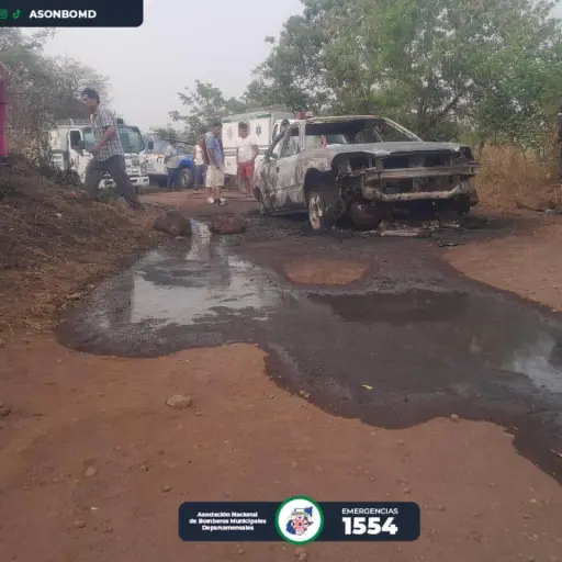 Bomberos localizaron dentro de un vehículo incendiado a dos personas fallecidas en Agua Blanca, Jutiapa. ,