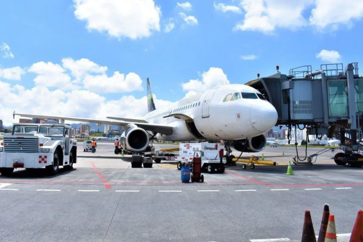 Accidente-de-avion-en-el-aeropuerto-La-Aurora.jpg, 