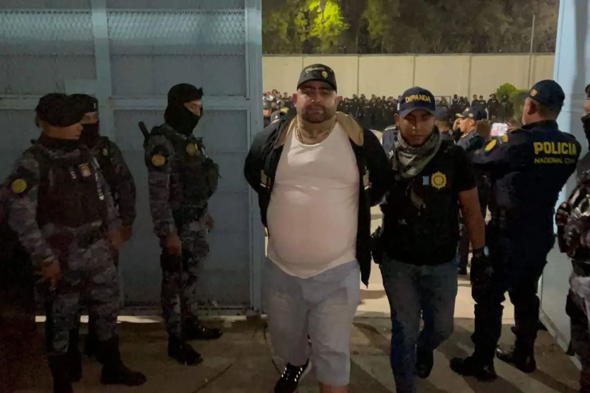 Reos aislados por crimen de Farruko Pop 001, 