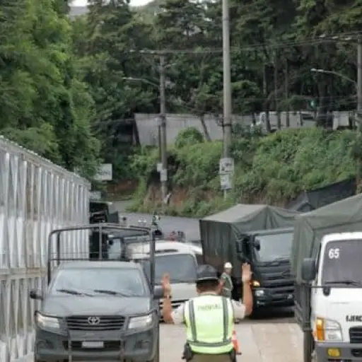 Puente provisional en ruta al Pacífico ,