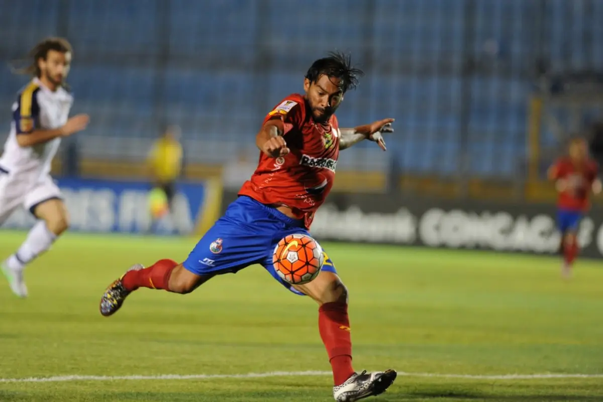 Carlos-Ruiz-Inicios-Futbol-Guatemalteco.jpg, 