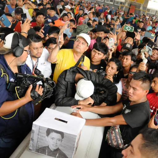 Familiares y simpatizantes del cantante e influencer, Jorge Pop, despiden sus restos mortales en la comunidad de Chacalte, en Livingston, Izabal. Foto: EFE