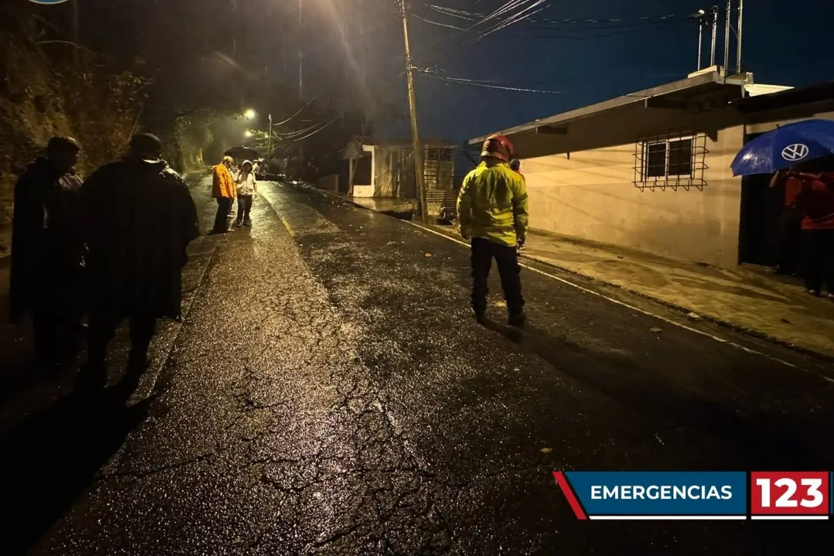 Bomberos Municipales fueron los primeros que llegaron a Santa Rosita el 10 de junio. Foto: Bomberos Municipales.