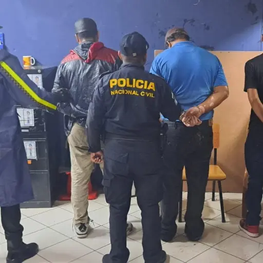 PNC recupera carro robado tras persecución - Foto PNC ,