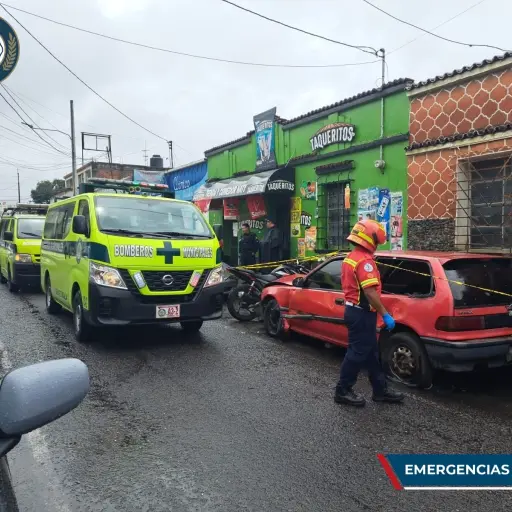 Los cuerpos de rescate esperan la llegada del MP para identificar a la víctima. Foto: Bomberos Municipales.
