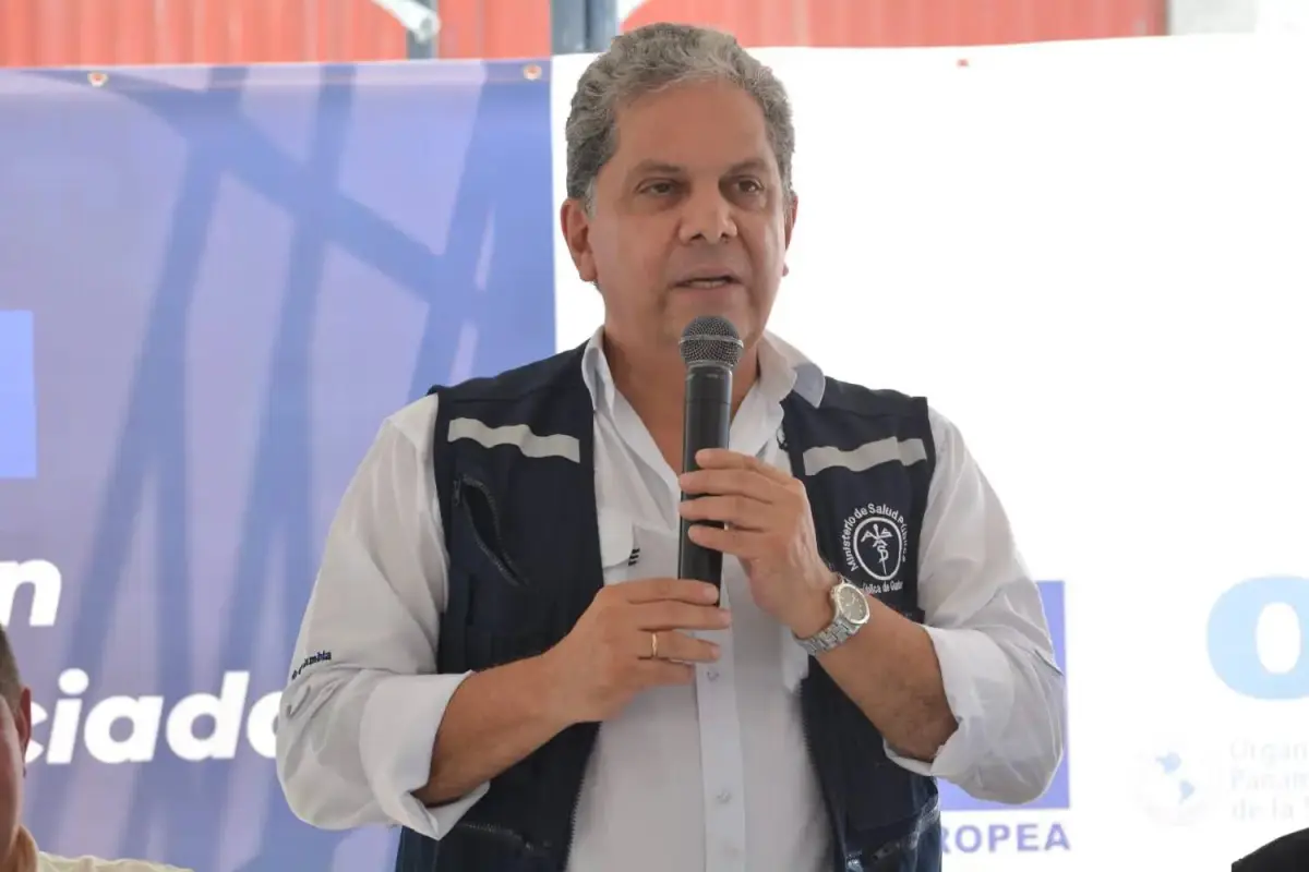 Ministro de Salud Oscar Cardon deja el cargo, 