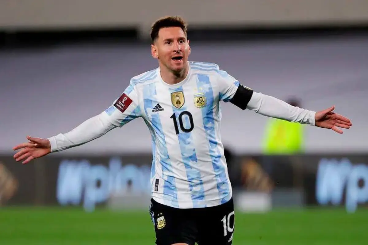 lionel-messi-lionel-scaloni-argentina-guatemala-junio-2024-1.webp, 