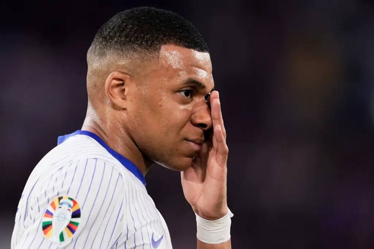 Las primeras imágenes de Mbappé tras su lesión de nariz