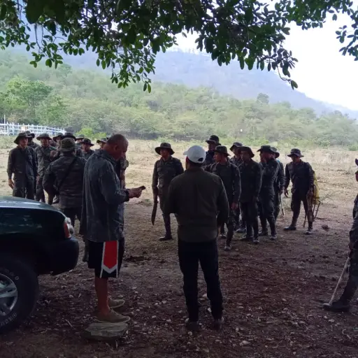 Brigadas trabajaron en aldea Chiticoy, caserío Corralabaj, Rabinal, Baja Verapaz, para apagar un incendio forestal. Foto: Conred.