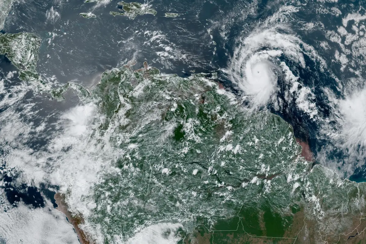 Las imágenes satelitales muestran como el huracán Beryl avanza en Sudamérica.