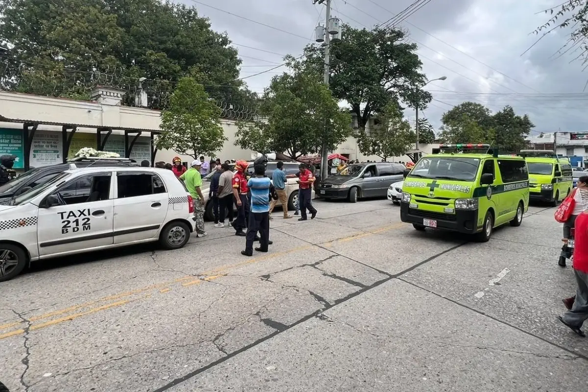 El tiroteo ocurrió en una parada de bus de la Avenida del Cementerio, zona 3 capitalina. Foto: Bomberos Municipales.