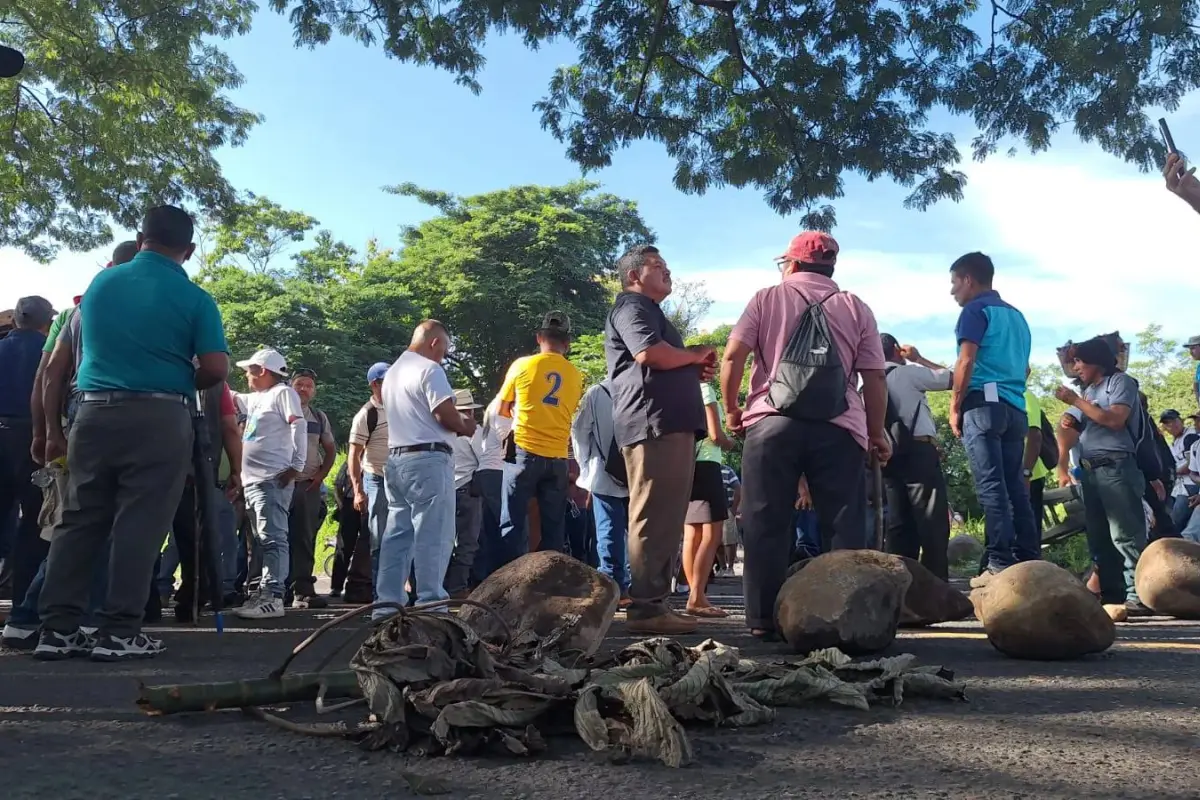 Bloqueo en área de El Zarco. Foto: Vin Guzmán/Emisoras Unidas Departamentales