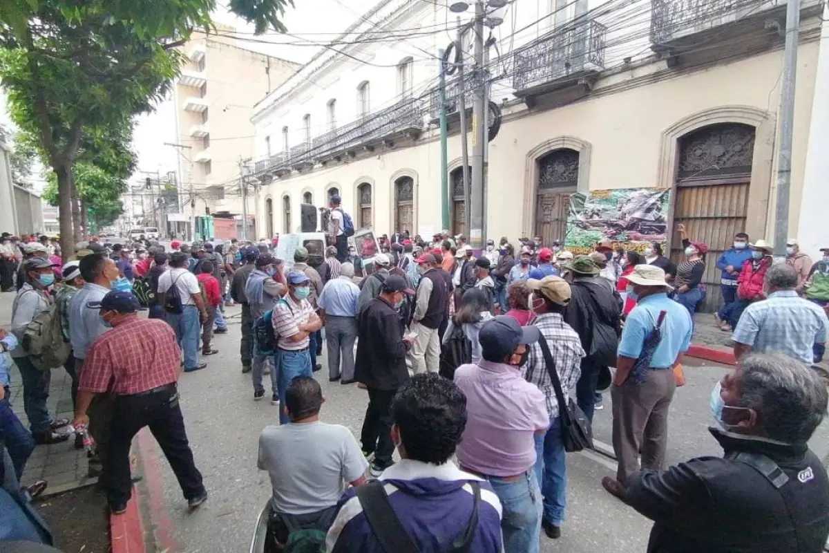 veteranos-militares-manifestacion-bloqueos-emisoras-unidas.webp, 