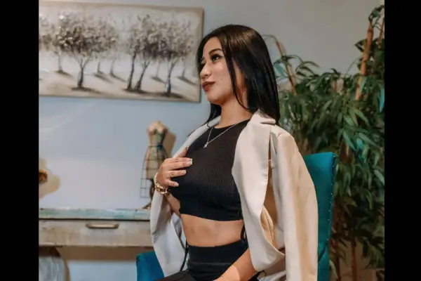Esme La Chapina hace un llamado a no tirar plástico con candente fotografía
