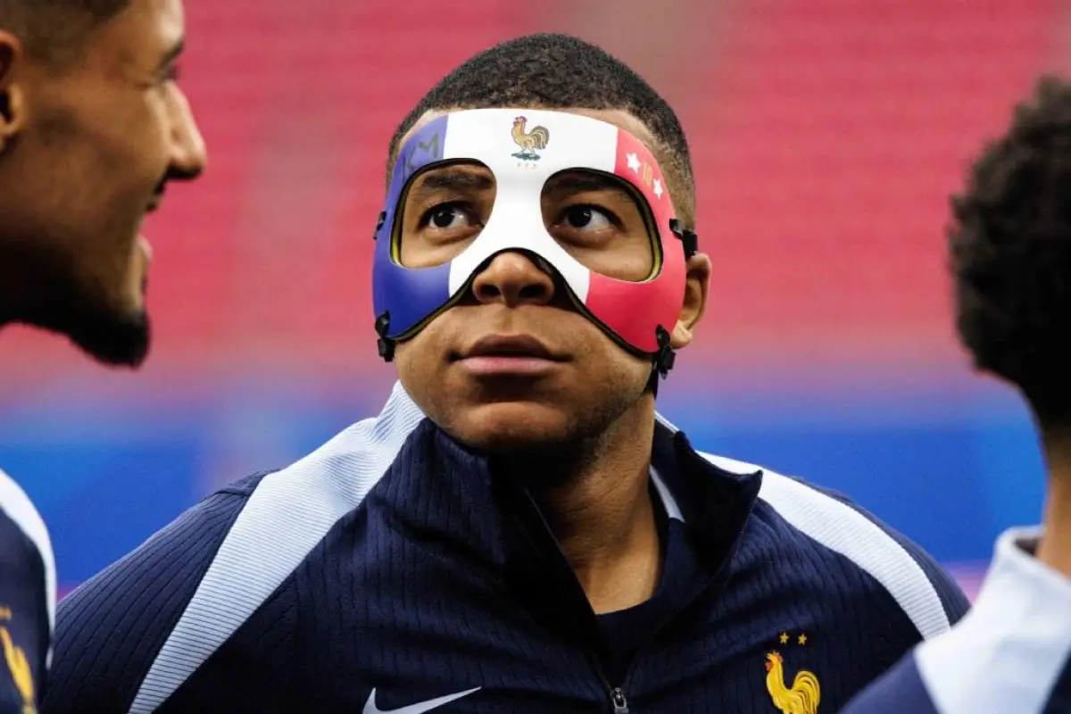 mascara-mbappe-francia.webp, 