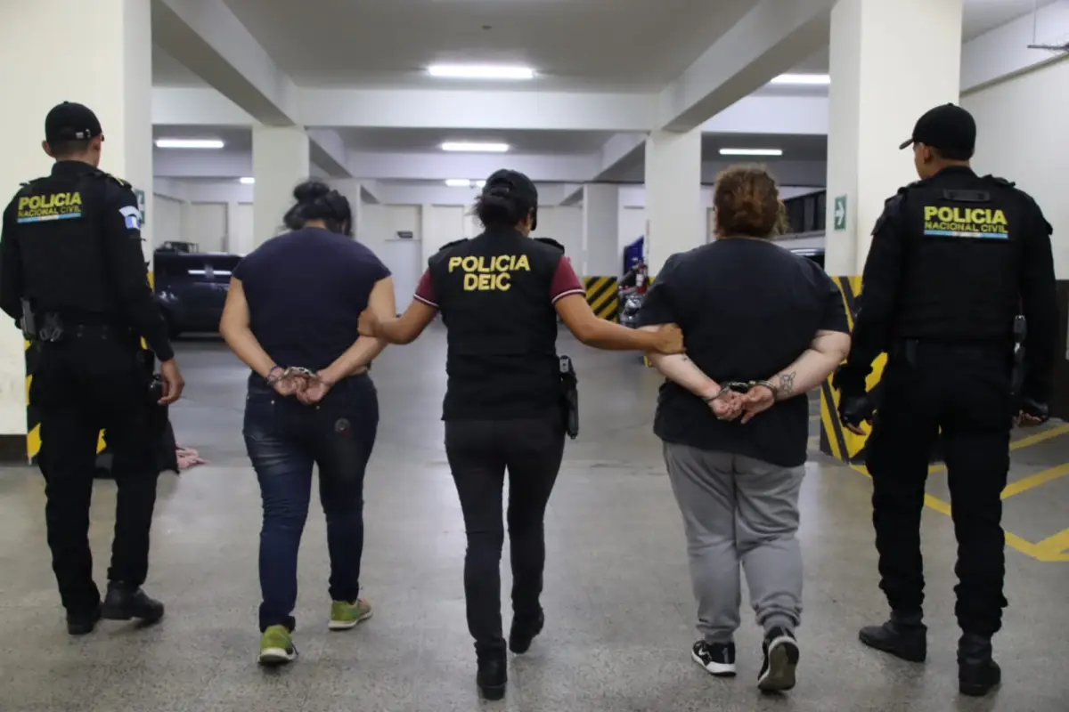 Mujeres captuadas porque presuntamente pertenecen a la pandilla del Barrio 18, 