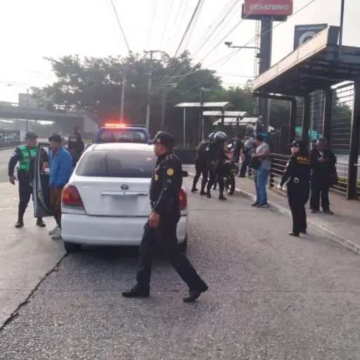 Autoridades mantienen presencia preventiva en puntos comerciales. Foto: Tránsito PNC. 