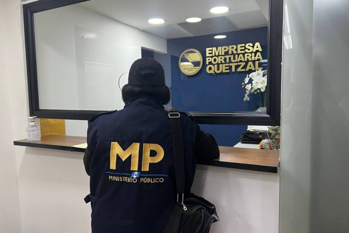 MP realiza diligencias en oficinas de la Empresa Portuaria Quetzal