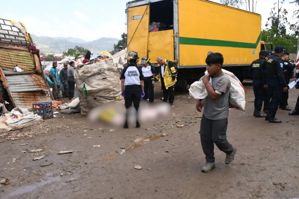 Ataque-armado-deja-un-recolector-de-basura-fallecido-en-Villa-Nueva-Bomberos-Voluntarios.jpg, 